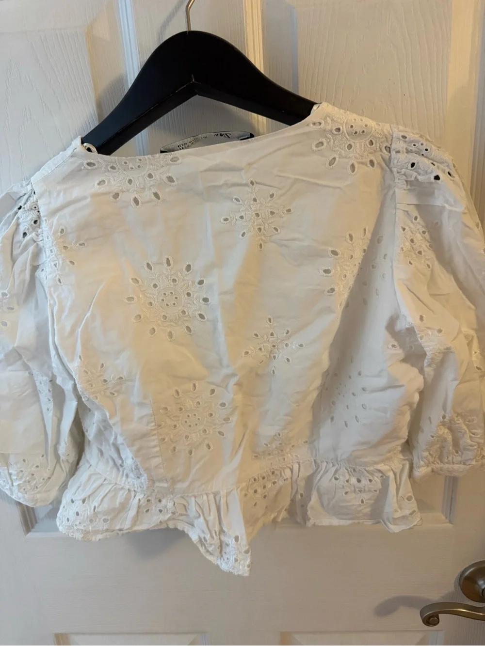 Zara White Eyelet V-Neck Cropped Blouse